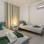 דירה 3 Minutes To The Beach, 2 Bedroom Amazing With Balcony, Bbq Grill And Pool סאגרש