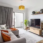 דירה 3 Minutes To The Beach, 2 Bedroom Amazing With Balcony, Bbq Grill And Pool