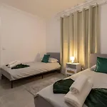 3 Minutes To The Beach, 2 Bedroom Amazing With Balcony, Bbq Grill And Pool סאגרש