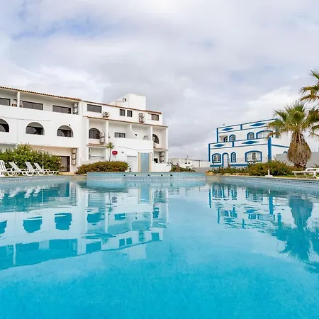 3 Minutes To The Beach, 2 Bedroom Amazing With Balcony, Bbq Grill And Pool *