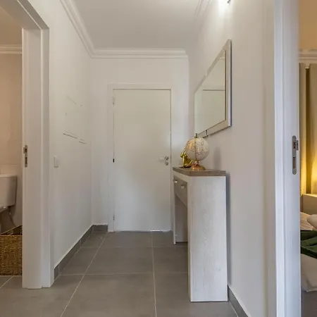 Daire 3 Minutes To The Beach, 2 Bedroom Amazing With Balcony, Bbq Grill And Pool