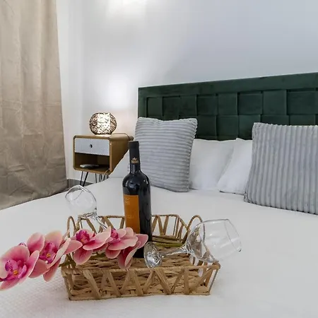 3 Minutes To The Beach, 2 Bedroom Amazing With Balcony, Bbq Grill And Pool