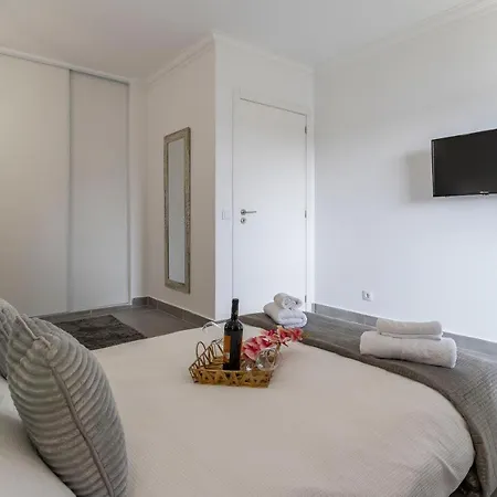 3 Minutes To The Beach, 2 Bedroom Amazing With Balcony, Bbq Grill And Pool Apartment Sagres