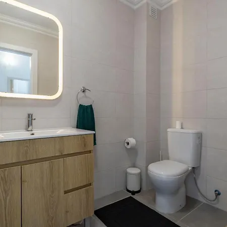 Apartment 3 Minutes To The Beach, 2 Bedroom Amazing With Balcony, Bbq Grill And Pool *