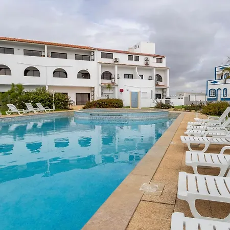 3 Minutes To The Beach, 2 Bedroom Amazing With Balcony, Bbq Grill And Pool *