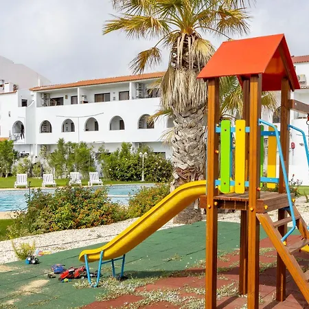 3 Minutes To The Beach, 2 Bedroom Amazing With Balcony, Bbq Grill And Pool
