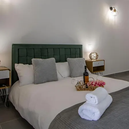 3 Minutes To The Beach, 2 Bedroom Amazing With Balcony, Bbq Grill And Pool