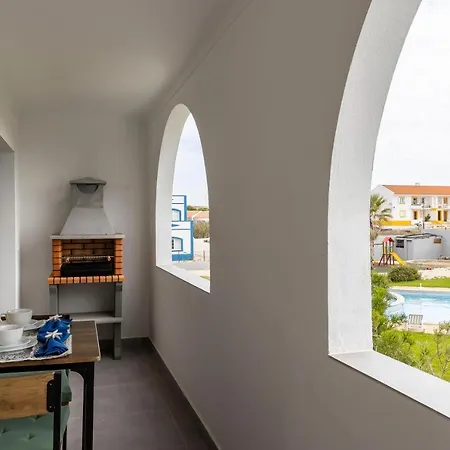 3 Minutes To The Beach, 2 Bedroom Amazing With Balcony, Bbq Grill And Pool Apartment