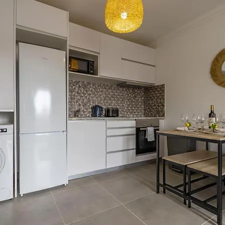 3 Minutes To The Beach, 2 Bedroom Amazing With Balcony, Bbq Grill And Pool Apartment