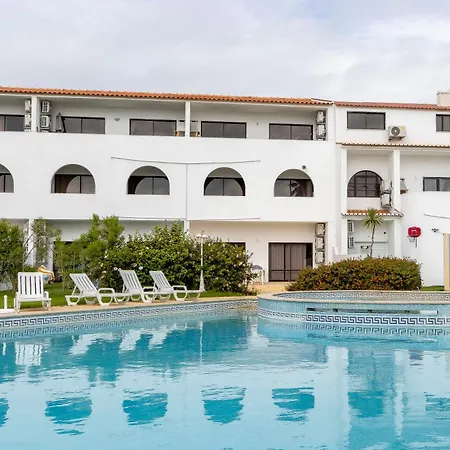 Apartment 3 Minutes To The Beach, 2 Bedroom Amazing With Balcony, Bbq Grill And Pool