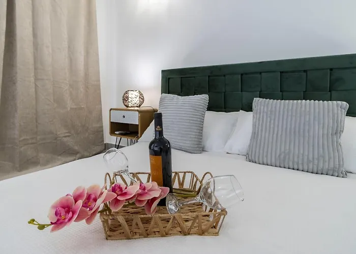 3 Minutes To The Beach, 2 Bedroom Amazing With Balcony, Bbq Grill And Pool
