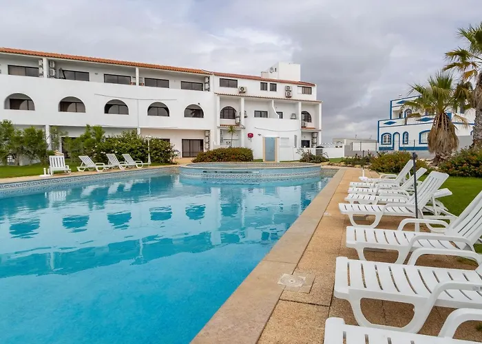3 Minutes To The Beach, 2 Bedroom Amazing With Balcony, Bbq Grill And Pool *