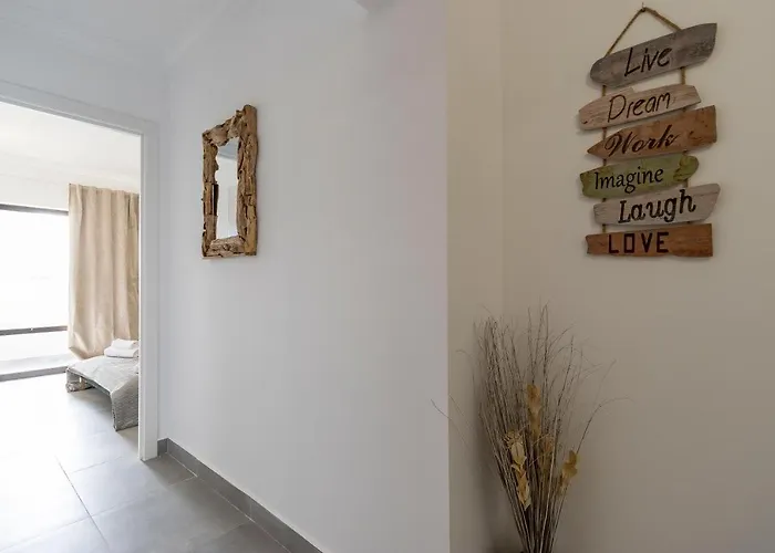 3 Minutes To The Beach, 2 Bedroom Amazing With Balcony, Bbq Grill And Pool * Sagres