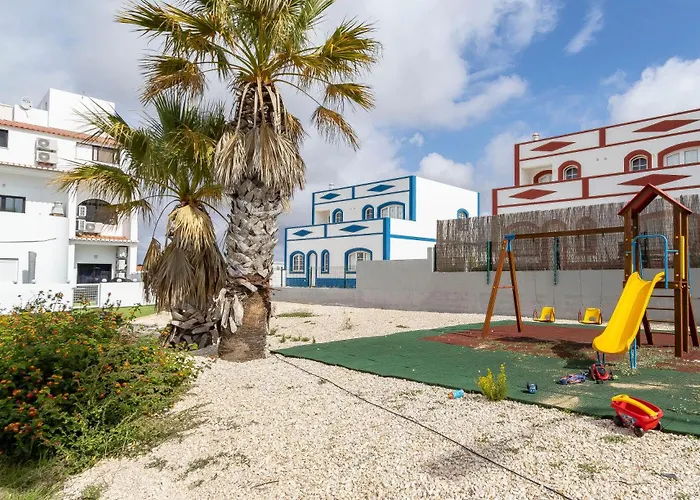 3 Minutes To The Beach, 2 Bedroom Amazing With Balcony, Bbq Grill And Pool Apartamento Sagres