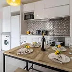 3 Minutes To The Beach, 2 Bedroom Amazing With Balcony, Bbq Grill And Pool アパート