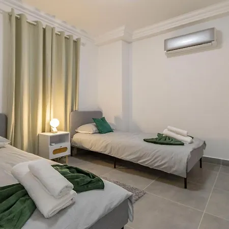 3 Minutes To The Beach, 2 Bedroom Amazing With Balcony, Bbq Grill And Pool * Σάγκρες