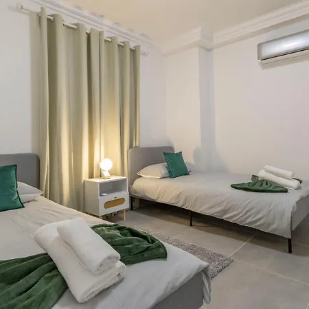 Διαμέρισμα 3 Minutes To The Beach, 2 Bedroom Amazing With Balcony, Bbq Grill And Pool Σάγκρες