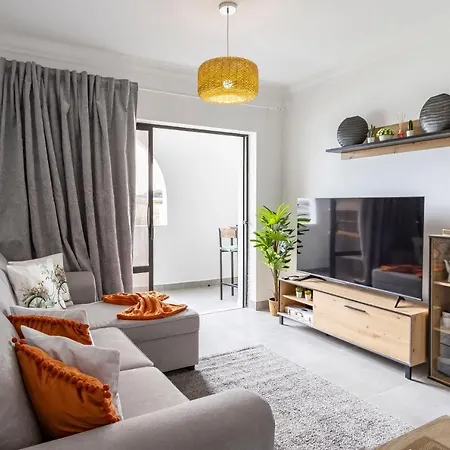 Διαμέρισμα 3 Minutes To The Beach, 2 Bedroom Amazing With Balcony, Bbq Grill And Pool