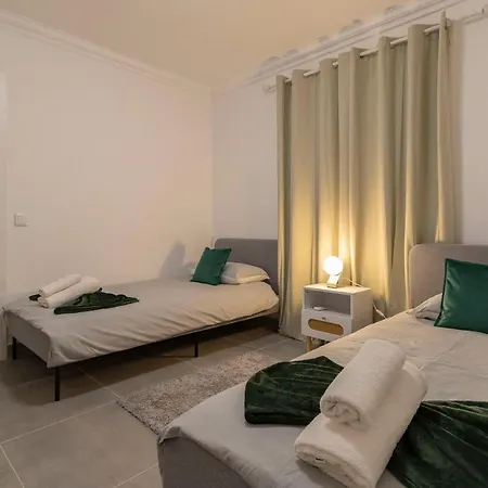 3 Minutes To The Beach, 2 Bedroom Amazing With Balcony, Bbq Grill And Pool Σάγκρες