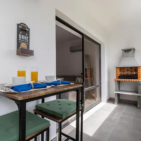 3 Minutes To The Beach, 2 Bedroom Amazing With Balcony, Bbq Grill And Pool * Σάγκρες