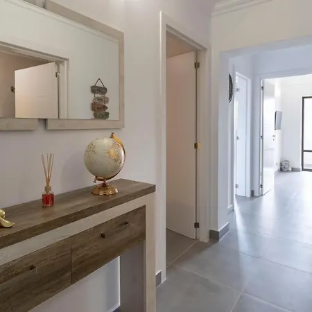 Διαμέρισμα 3 Minutes To The Beach, 2 Bedroom Amazing With Balcony, Bbq Grill And Pool