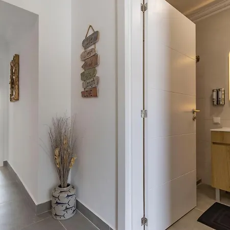 Διαμέρισμα 3 Minutes To The Beach, 2 Bedroom Amazing With Balcony, Bbq Grill And Pool Σάγκρες