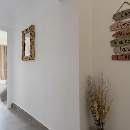 3 Minutes To The Beach, 2 Bedroom Amazing With Balcony, Bbq Grill And Pool * Σάγκρες