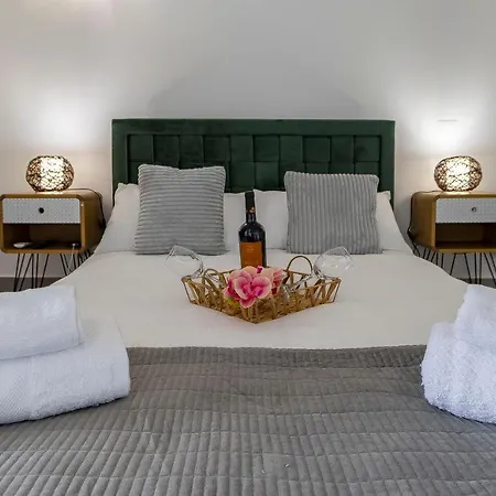 Διαμέρισμα 3 Minutes To The Beach, 2 Bedroom Amazing With Balcony, Bbq Grill And Pool Σάγκρες