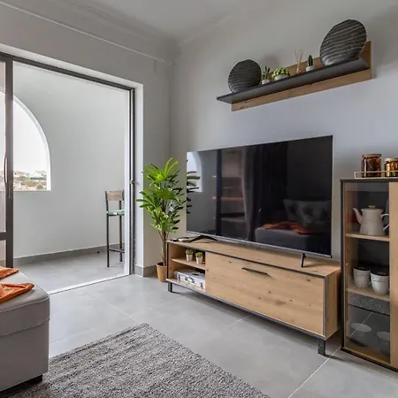 Διαμέρισμα 3 Minutes To The Beach, 2 Bedroom Amazing With Balcony, Bbq Grill And Pool