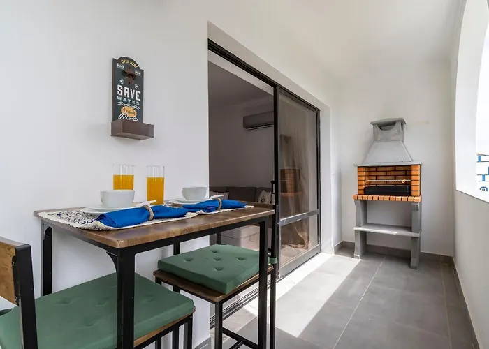 3 Minutes To The Beach, 2 Bedroom Amazing With Balcony, Bbq Grill And Pool * Sagres